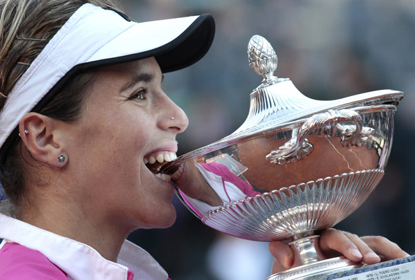 太阳城网址-顶级女足球队获得历史性胜利，粉丝喜出望外(女足球冠军)